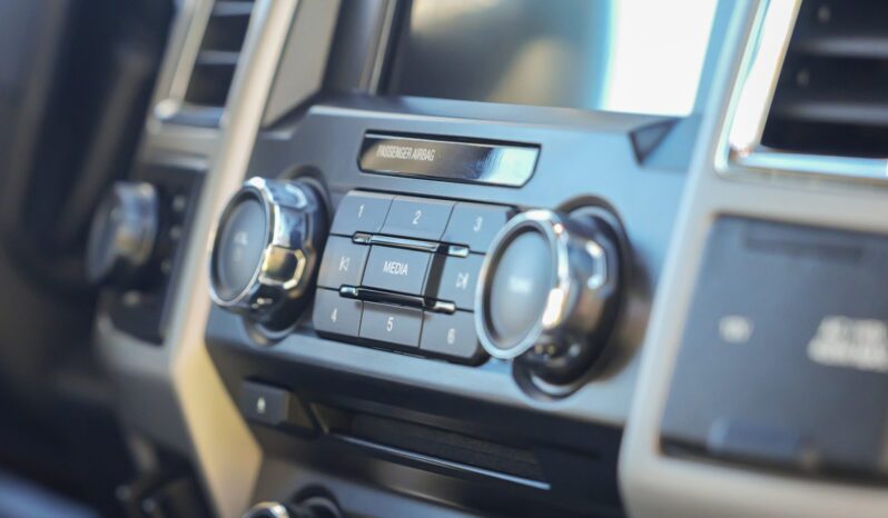 
								2018 Ford F-250 Super Duty Lariat Crew Cab Power Stroke full									