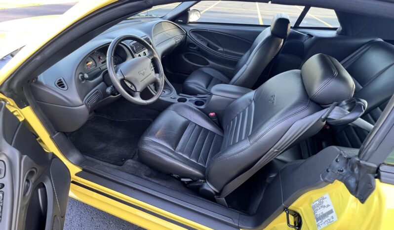 
								2002 Ford Mustang GT Convertible full									