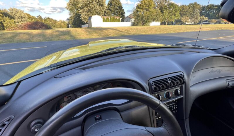 
								2002 Ford Mustang GT Convertible full									