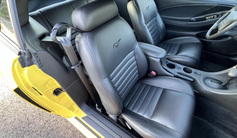 
								2002 Ford Mustang GT Convertible full									