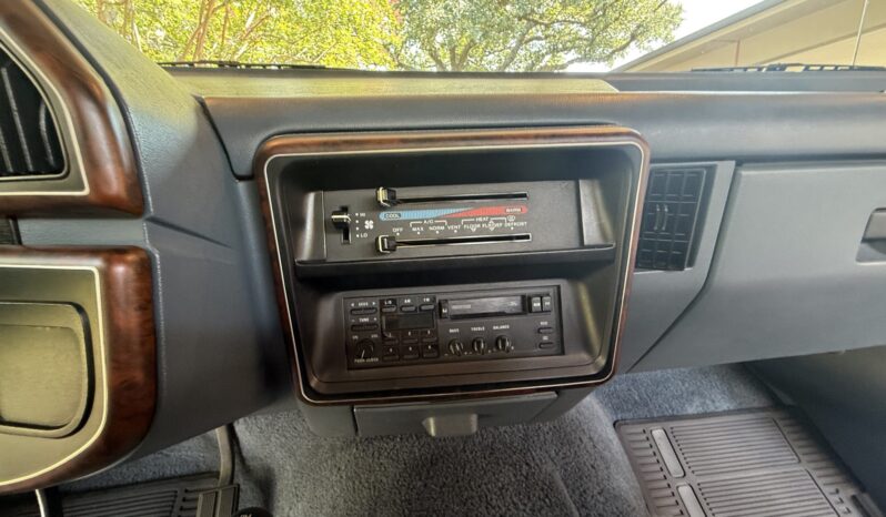 
								1990 Ford F-150 XLT Lariat 4×4 full									