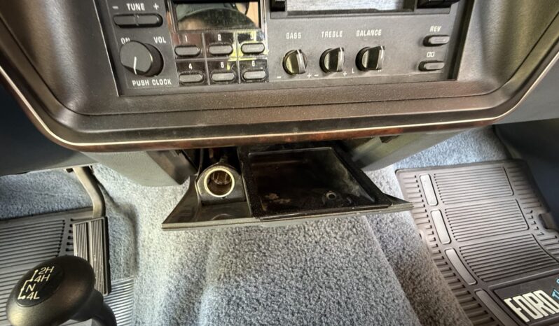 
								1990 Ford F-150 XLT Lariat 4×4 full									