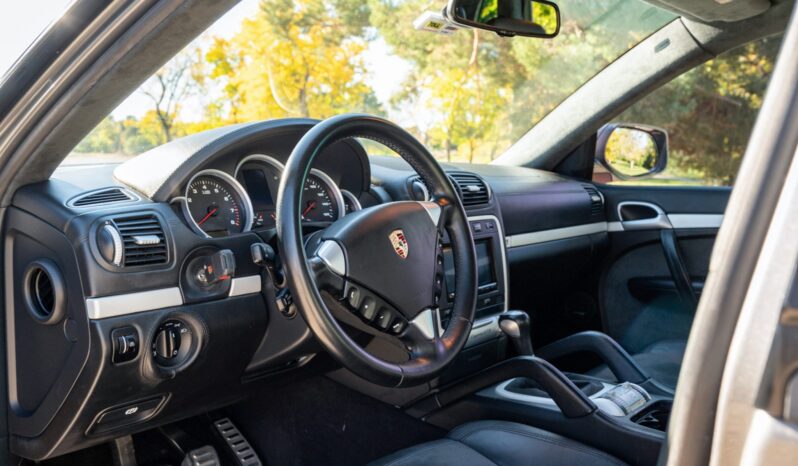 
								2009 Porsche Cayenne GTS 6-Speed full									