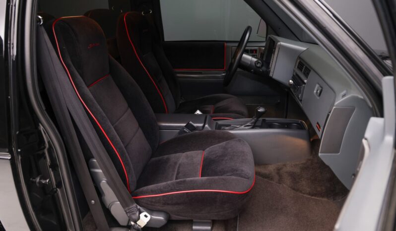 
								1991 GMC Syclone full									