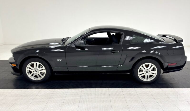 								2006 Ford Mustang Coupe 4.6 Liter 3V V8/ full									