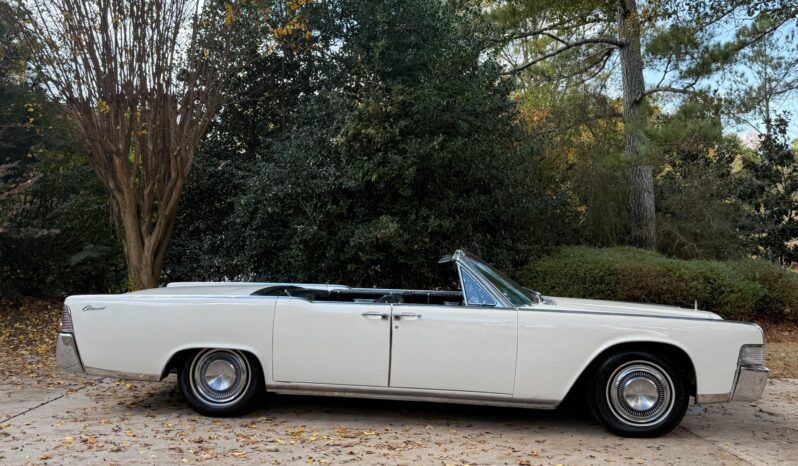 
								1965 Lincoln Continental Convertible full									