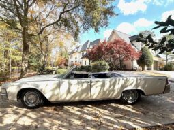 
										1965 Lincoln Continental Convertible full									
