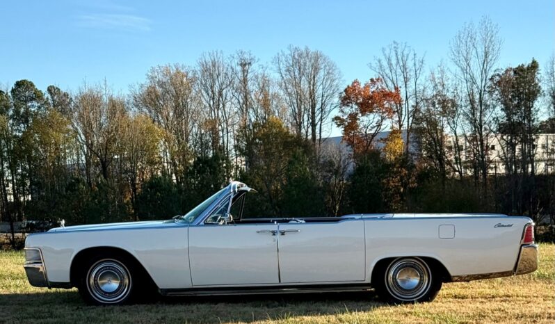 1965 Lincoln Continental Convertible 1