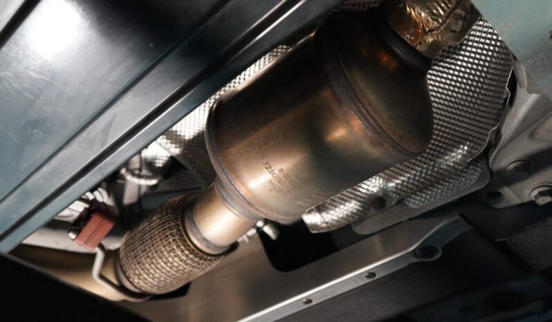 
								2021 Aston Martin DBX Twin-Turbocharged full									