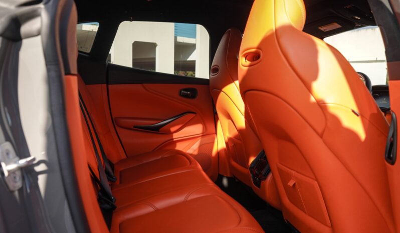 
								2021 Aston Martin DBX Twin-Turbocharged full									