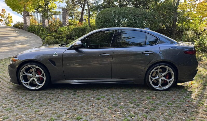 
								2018 Alfa Romeo Giulia Quadrifoglio full									