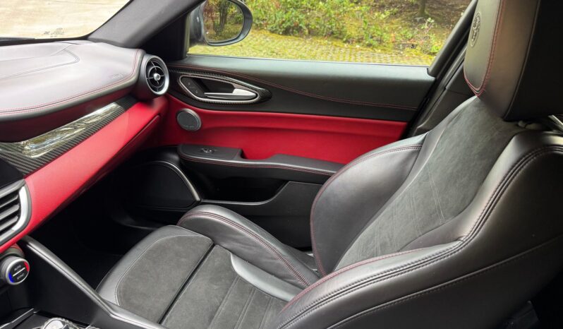 
								2018 Alfa Romeo Giulia Quadrifoglio full									