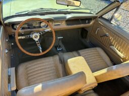 
										1965 Ford Mustang Convertible full									