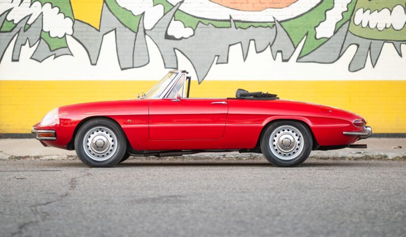 
								1967 Alfa Romeo 1600 Spider Duetto full									