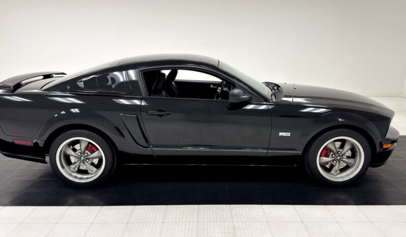
								2005 Ford Mustang GT Coupe 4.6L 3V V8 full									