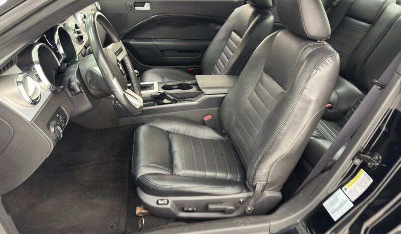 
								2005 Ford Mustang GT Coupe 4.6L 3V V8 full									