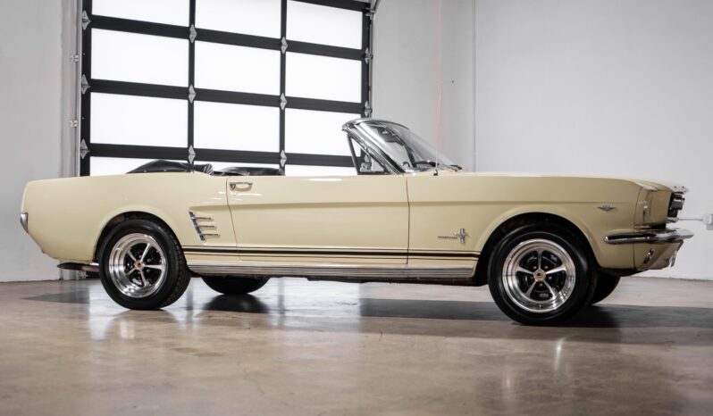 
								1966 Ford Mustang Convertible 289 full									