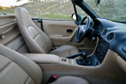 
										2000 Mazda MX-5 Miata 5-Speed full									