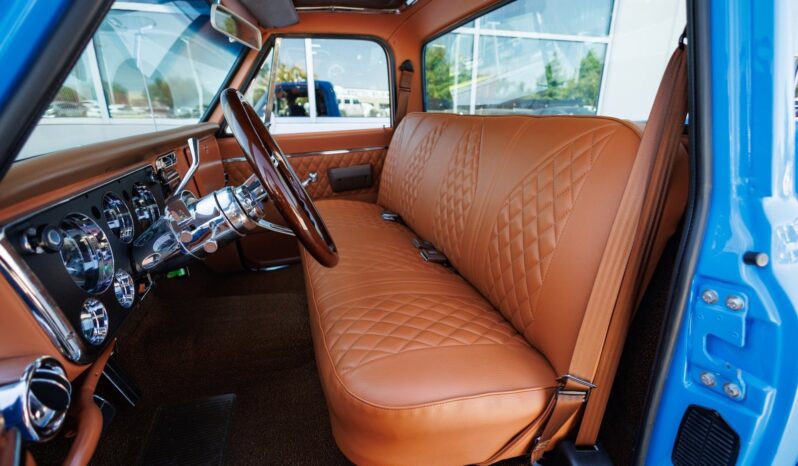 								1968 Chevrolet C-10 383 Custom Pickup – Restomod full									