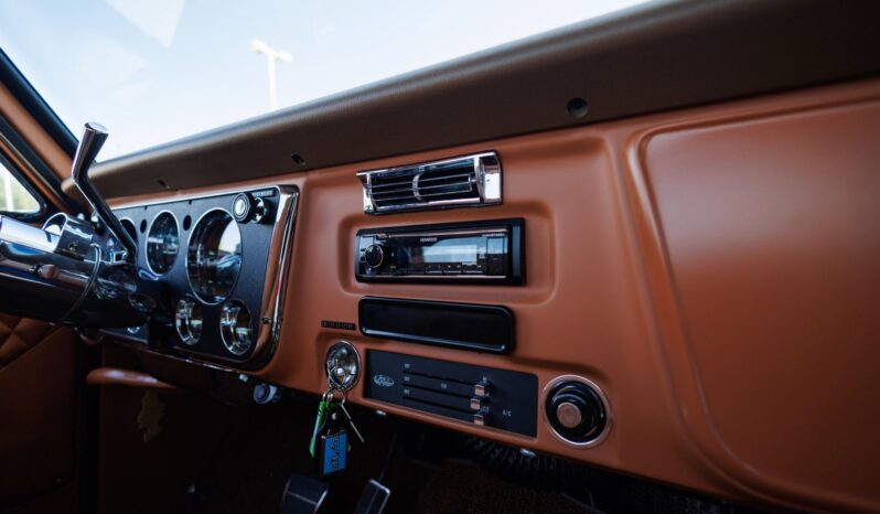 								1968 Chevrolet C-10 383 Custom Pickup – Restomod full									