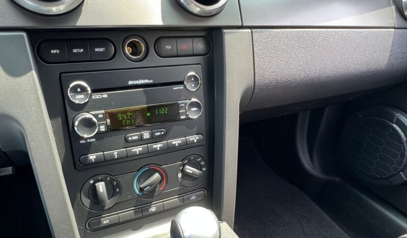 
								2009 Ford Mustang Shelby GT500 Coupe 5.4 L full									