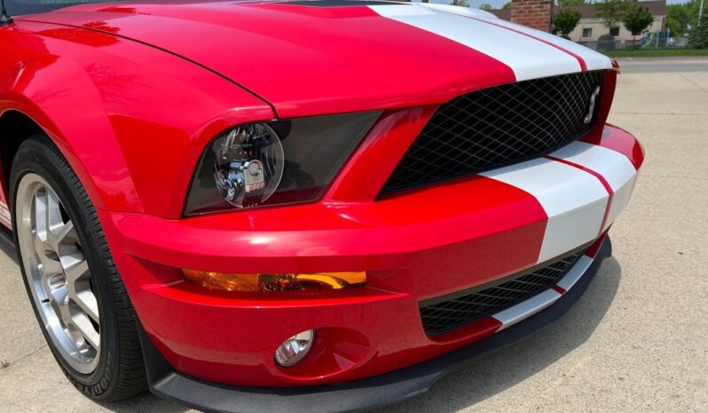 
								2009 Ford Mustang Shelby GT500 Coupe 5.4 L full									
