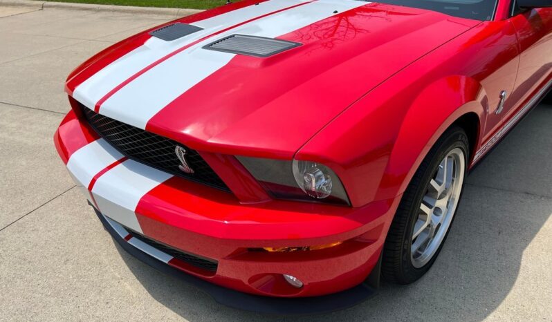 
								2009 Ford Mustang Shelby GT500 Coupe 5.4 L full									