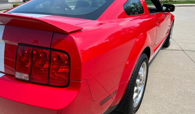 
								2009 Ford Mustang Shelby GT500 Coupe 5.4 L full									