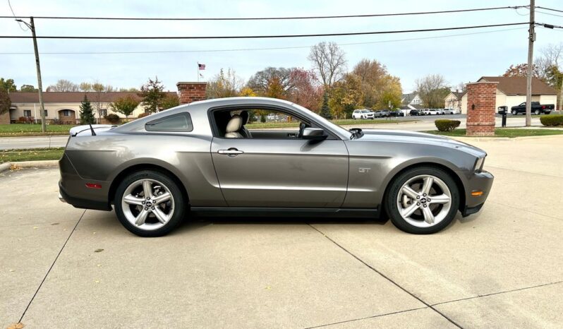 
								2010 Ford Mustang GT Gray Coupe 4.6L V8 6 Speed Automatic full									