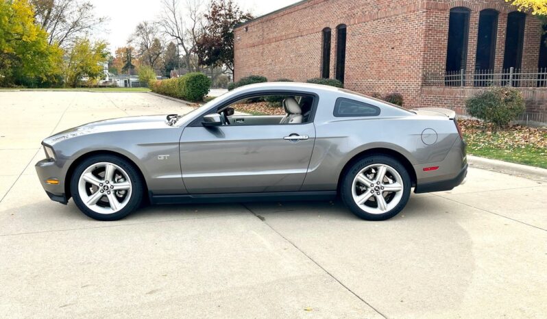 
								2010 Ford Mustang GT Gray Coupe 4.6L V8 6 Speed Automatic full									