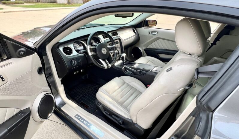 
								2010 Ford Mustang GT Gray Coupe 4.6L V8 6 Speed Automatic full									