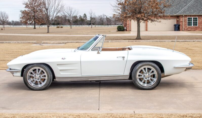 
								1963 Chevrolet Corvette Convertible 4-Speed full									
