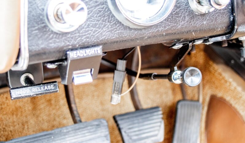 
								1963 Chevrolet Corvette Convertible 4-Speed full									