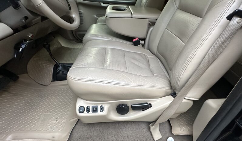 								2001 Ford F-550 Super Duty Lariat full									