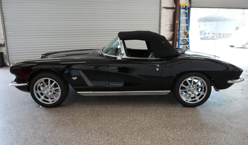 
								1962 Chevrolet Corvette 4-Speed full									