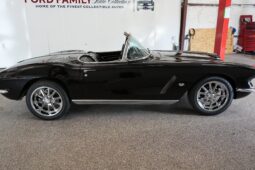 
										1962 Chevrolet Corvette 4-Speed full									