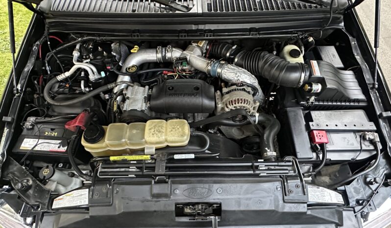 								2001 Ford F-550 Super Duty Lariat full									