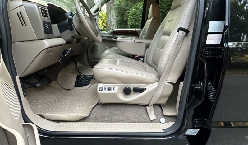 								2001 Ford F-550 Super Duty Lariat full									