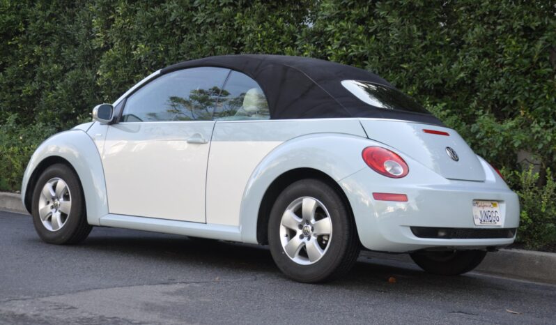 
								2010 Volkswagen New Beetle Final Edition Convertible full									