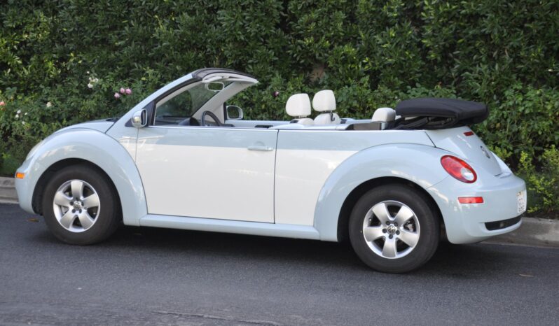 
								2010 Volkswagen New Beetle Final Edition Convertible full									
