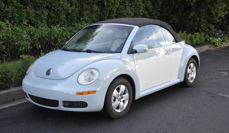 
								2010 Volkswagen New Beetle Final Edition Convertible full									