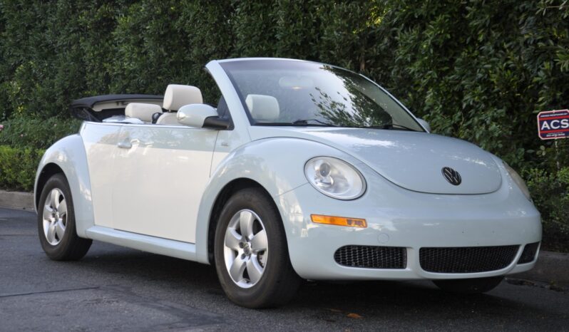 
								2010 Volkswagen New Beetle Final Edition Convertible full									