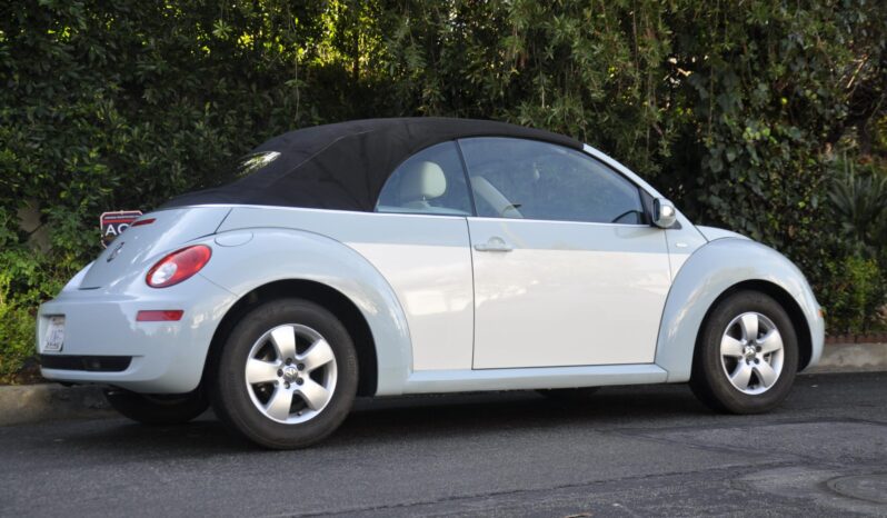 
								2010 Volkswagen New Beetle Final Edition Convertible full									