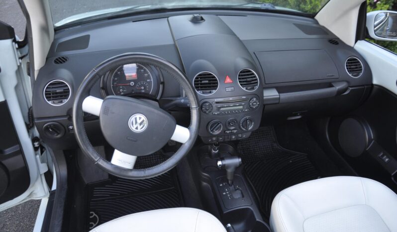 
								2010 Volkswagen New Beetle Final Edition Convertible full									