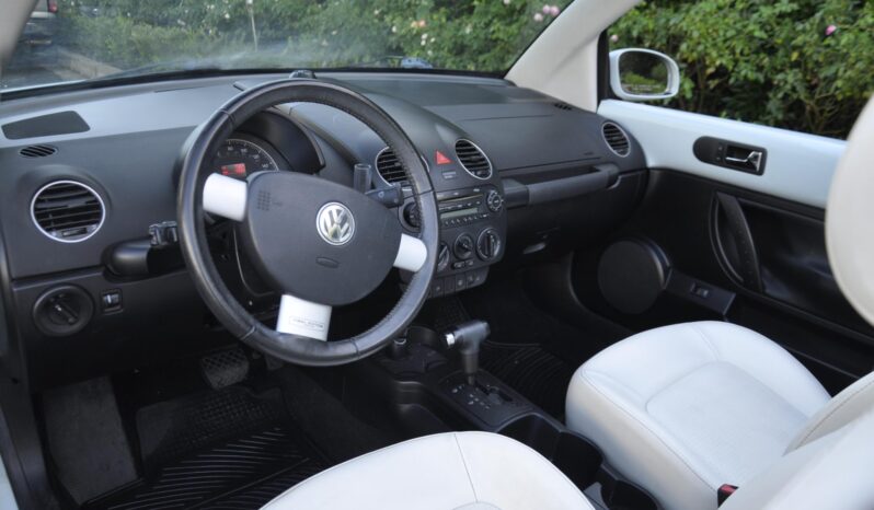 
								2010 Volkswagen New Beetle Final Edition Convertible full									
