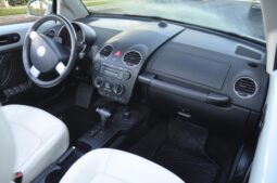 
										2010 Volkswagen New Beetle Final Edition Convertible full									