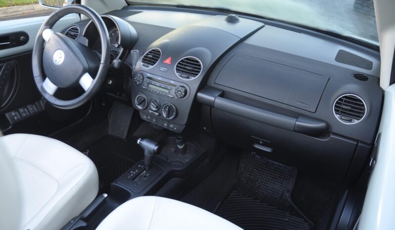 
								2010 Volkswagen New Beetle Final Edition Convertible full									