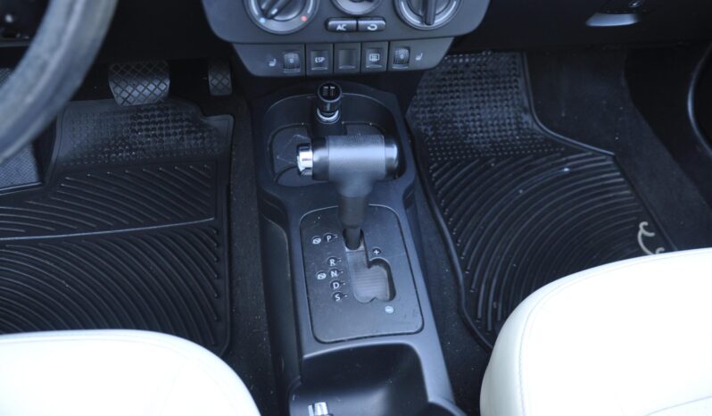 
								2010 Volkswagen New Beetle Final Edition Convertible full									