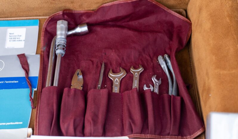 
								1989 Mercedes-Benz 560SL full									