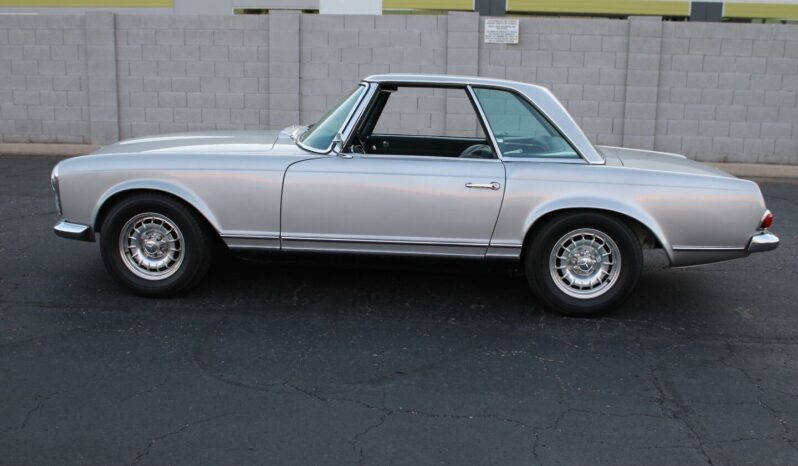 								1967 Mercedes 200-Series full									